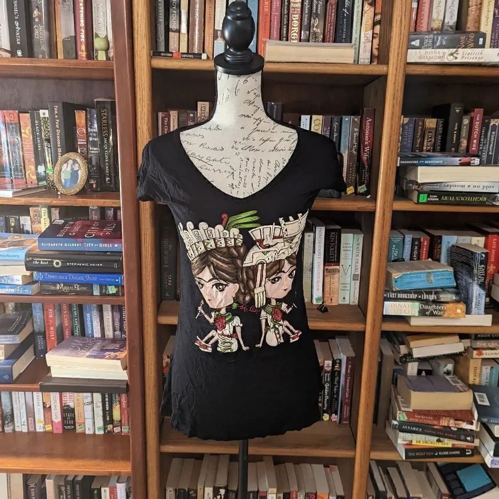 ay guey v neck black stretch t Mayan princess design nwt